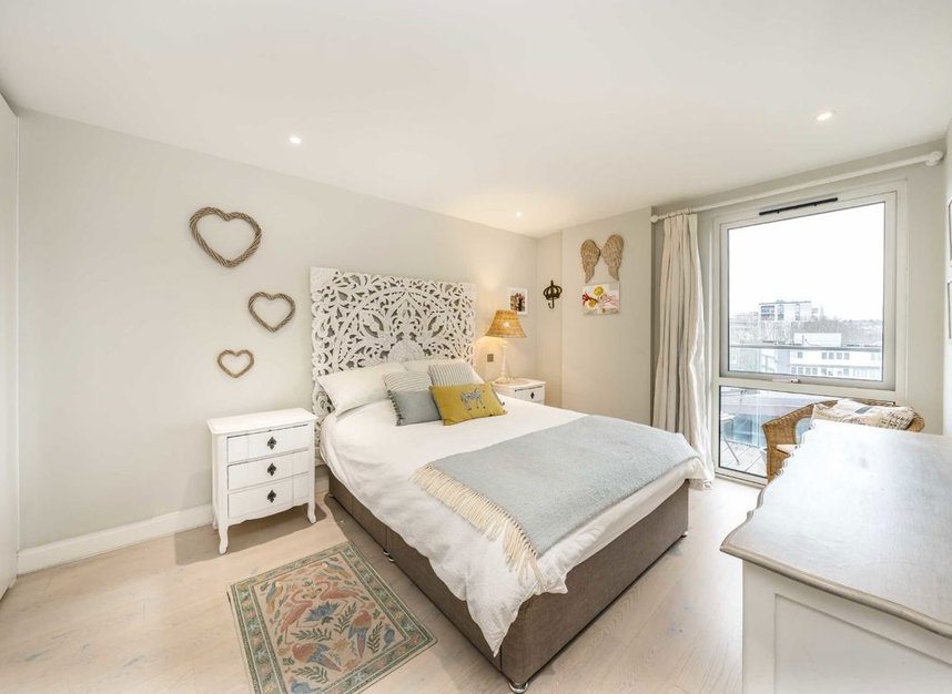Properties let in Plough Road - SW11 2DE view4
