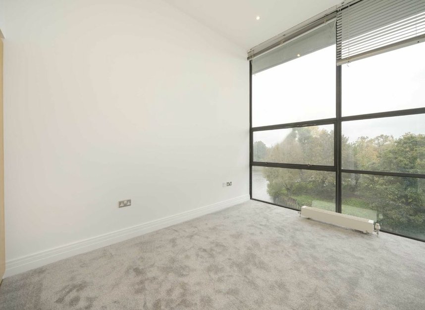 Properties to let in Point Wharf Lane - TW8 0DD view5