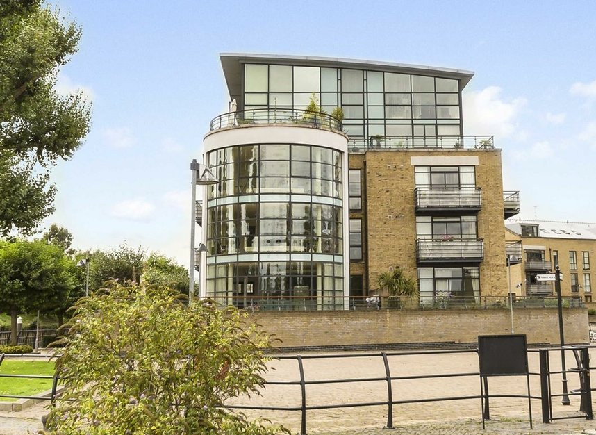 Properties to let in Point Wharf Lane - TW8 0DD view8