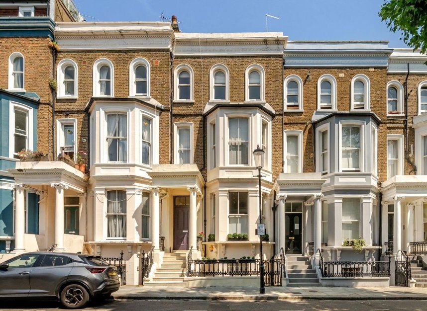 Properties to let in Powis Gardens - W11 1JG view1