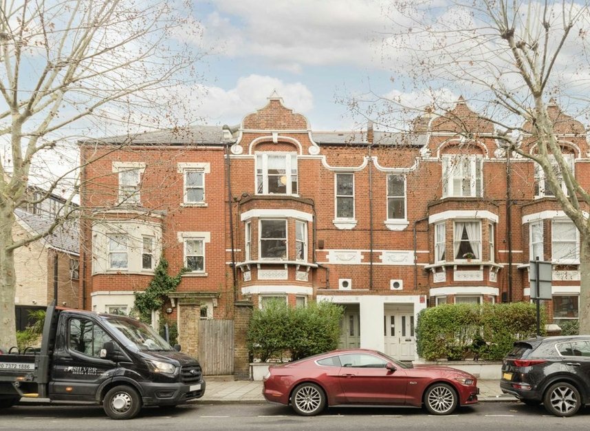 Properties let in Prince Of Wales Drive - SW11 4SB view1