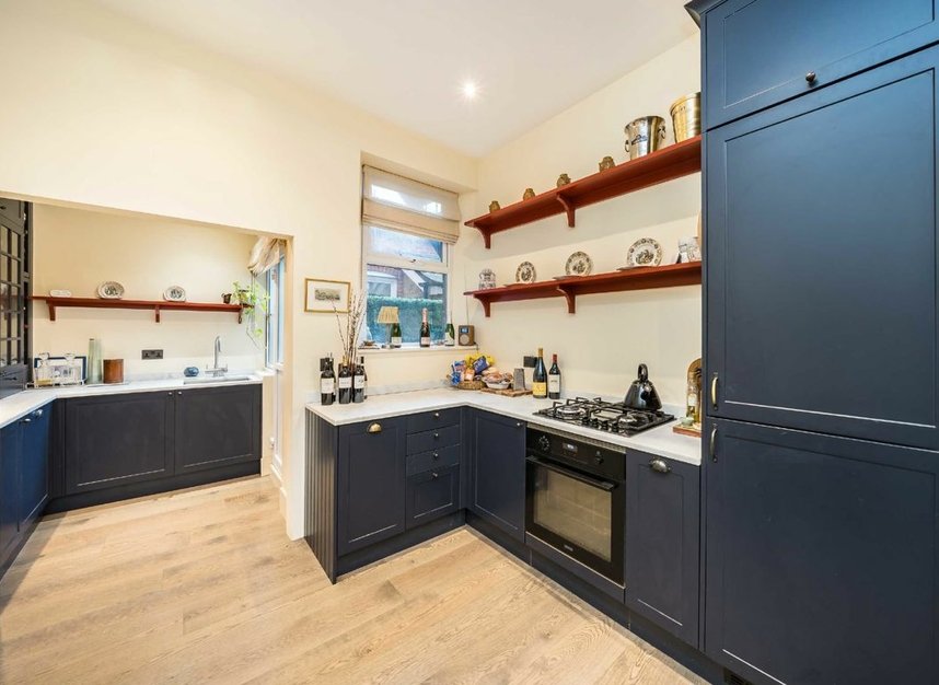 Properties let in Prince Of Wales Drive - SW11 4SB view3