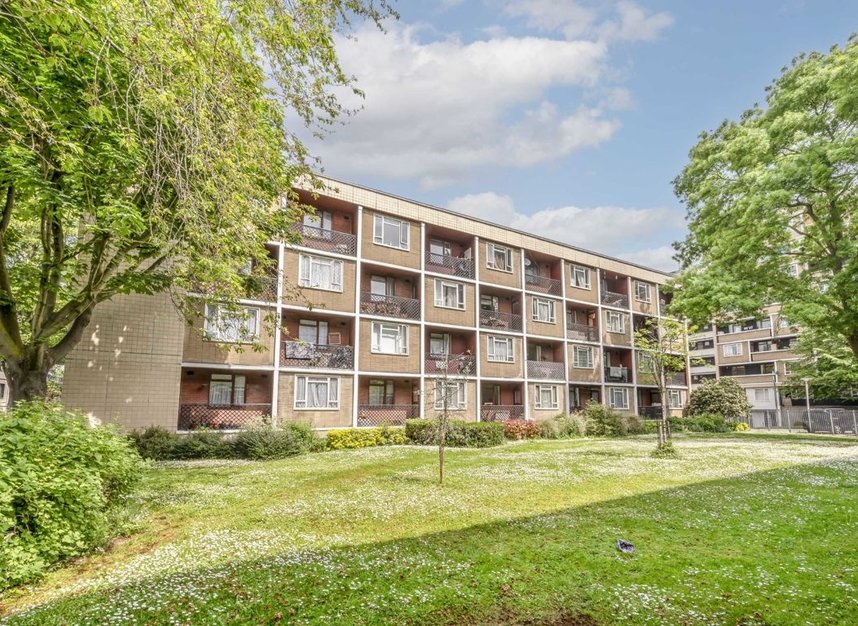 Flat to rent in Priory Green Estate, London, N1 (Ref 204191) Dexters