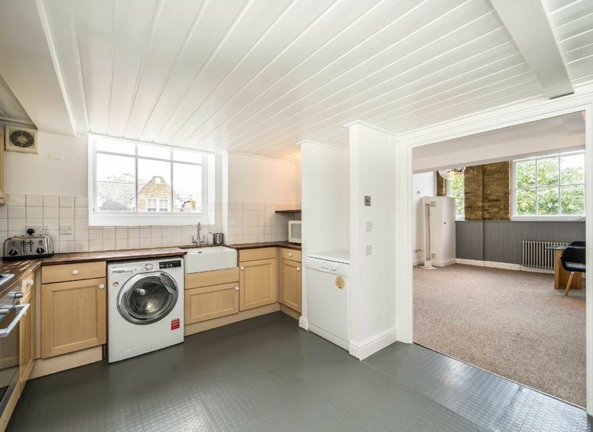 Properties let in Priory Grove - SW8 2PH view5