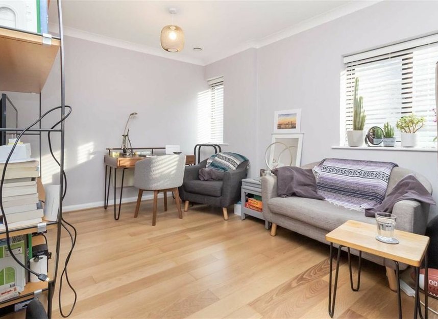 Flat to rent in Prospect Place, London, E1W (Ref 215734) Dexters