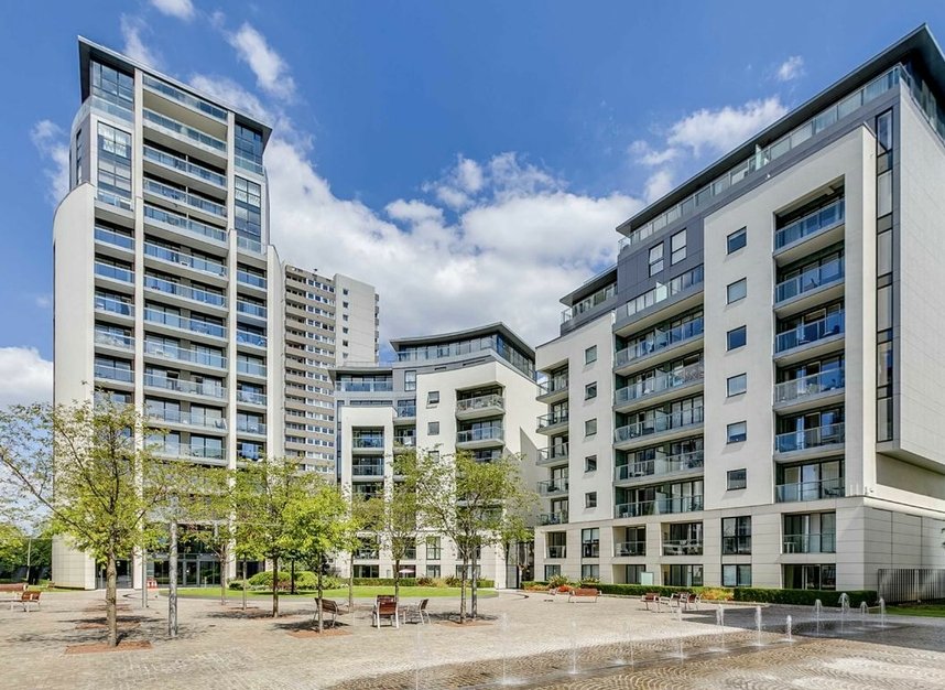 Properties to let in Pump House Crescent - TW8 0HH view1