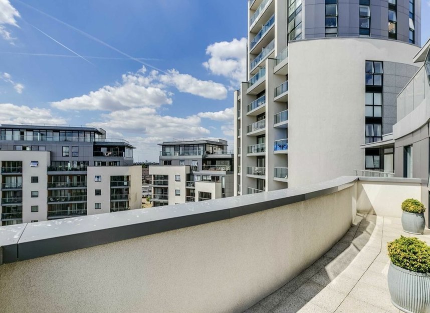 Properties to let in Pump House Crescent - TW8 0HH view6