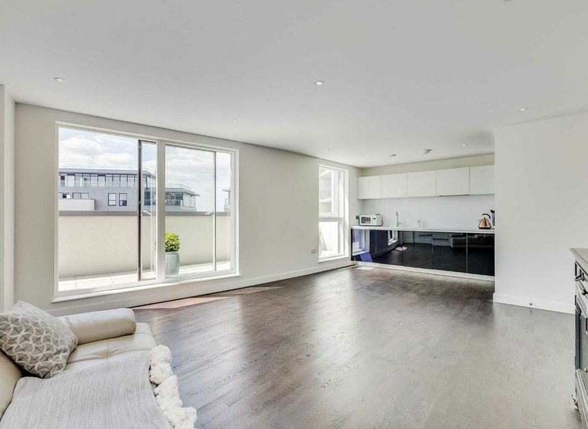 Properties to let in Pump House Crescent - TW8 0HH view2