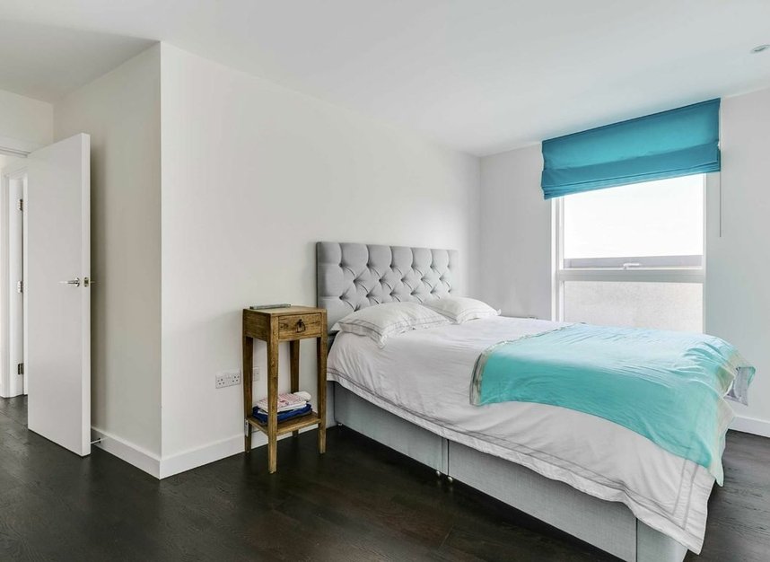 Properties to let in Pump House Crescent - TW8 0HH view4