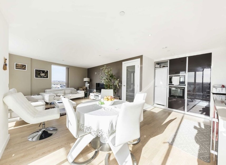 Properties to let in Pump House Crescent - TW8 0FZ view2