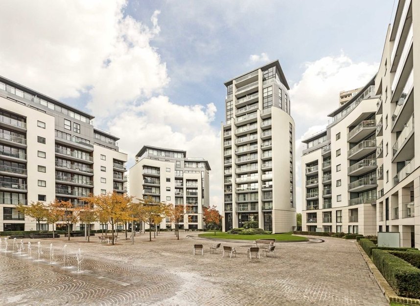 Properties to let in Pump House Crescent - TW8 0FZ view1