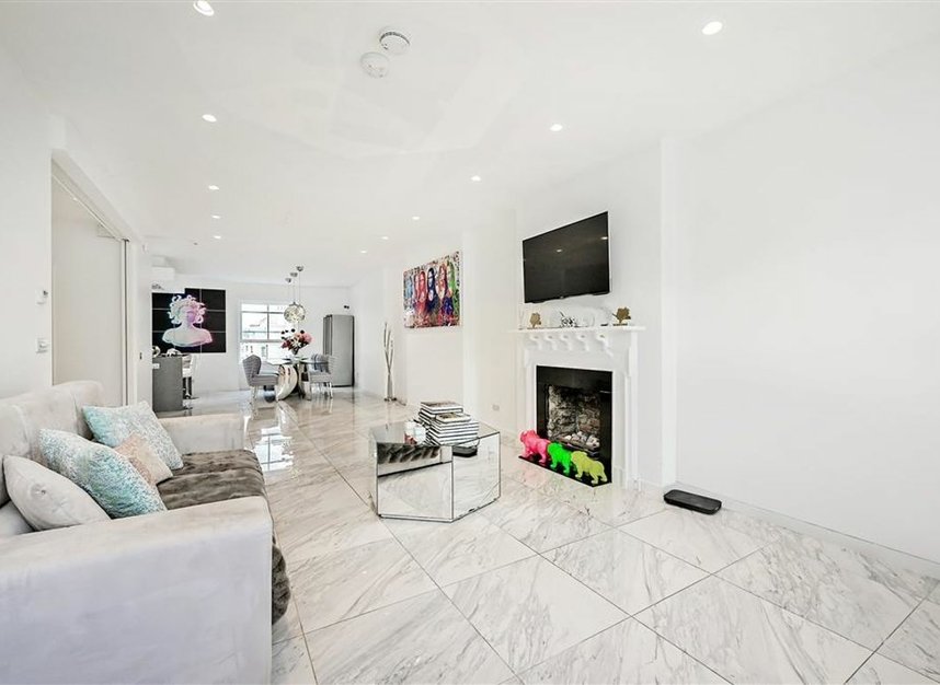 Properties to let in Queen's Gate - SW7 5JT view1