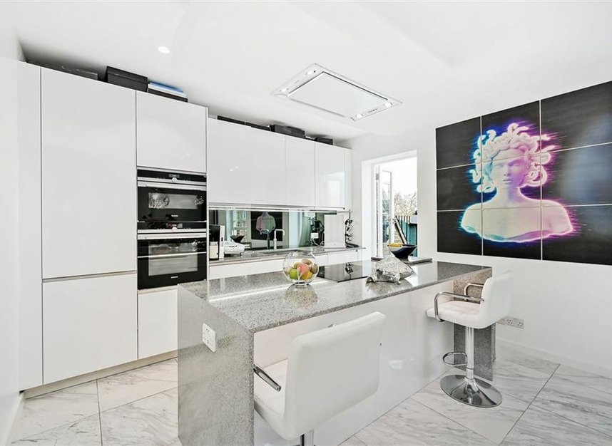 Properties to let in Queen's Gate - SW7 5JT view2