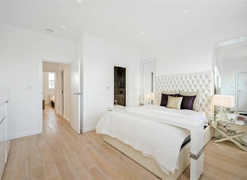 Properties to let in Queen's Gate - SW7 5JT view3