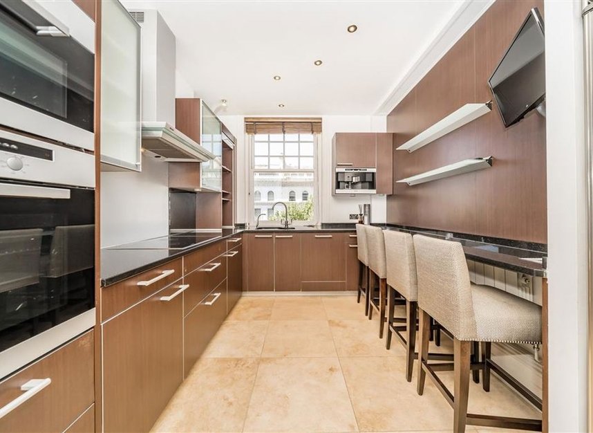 Properties to let in Queen's Gate - SW7 5HE view2