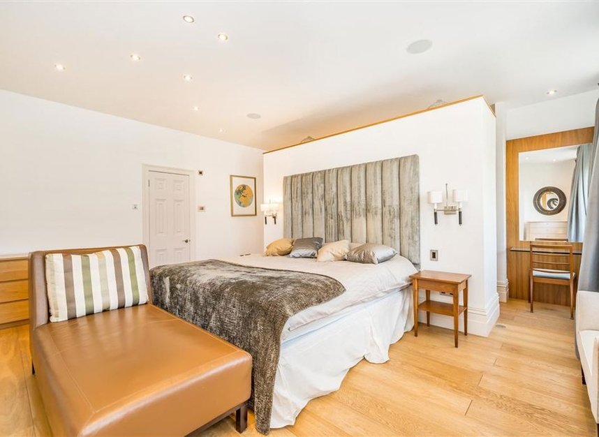 Properties to let in Queen's Gate - SW7 5HE view4
