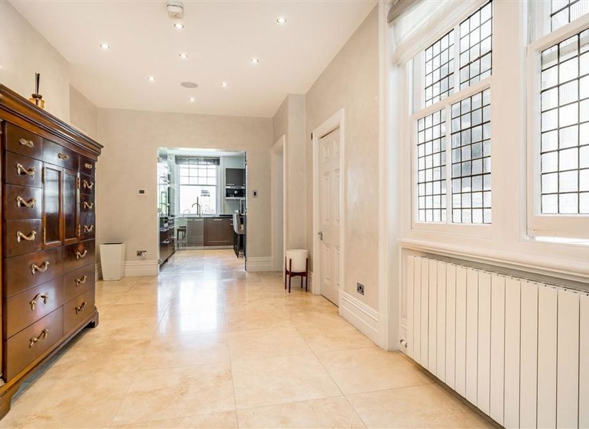 Properties to let in Queen's Gate - SW7 5HE view3