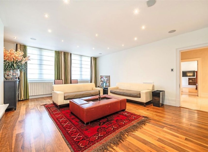 Properties to let in Queen's Gate - SW7 5HE view1