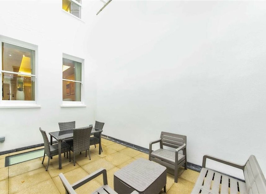 Properties to let in Queen's Gate Mews - SW7 5QJ view11