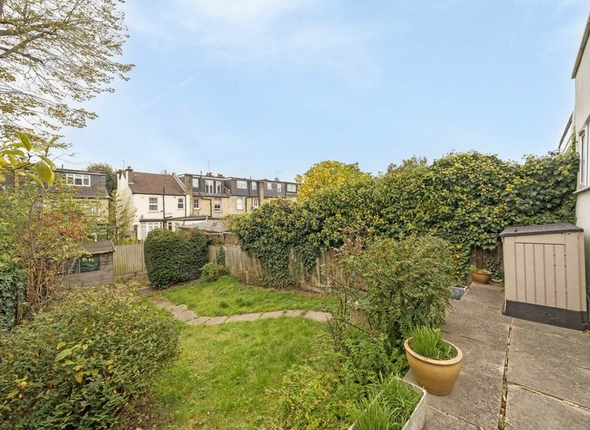 Properties let in Queens Avenue - N3 2NN view9