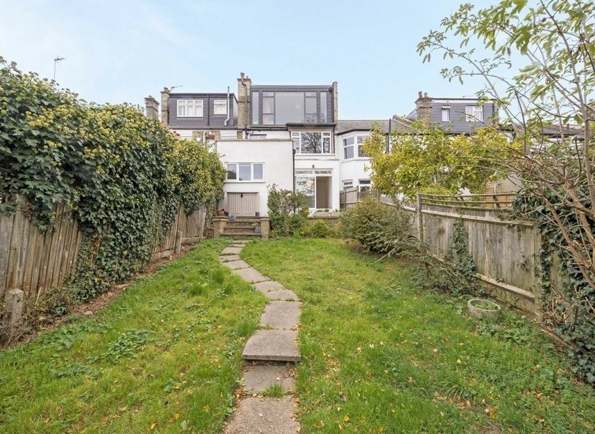 Properties let in Queens Avenue - N3 2NN view8