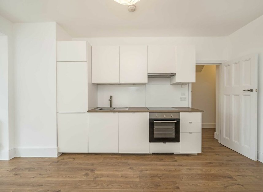 Properties let in Queens Avenue - N3 2NN view3