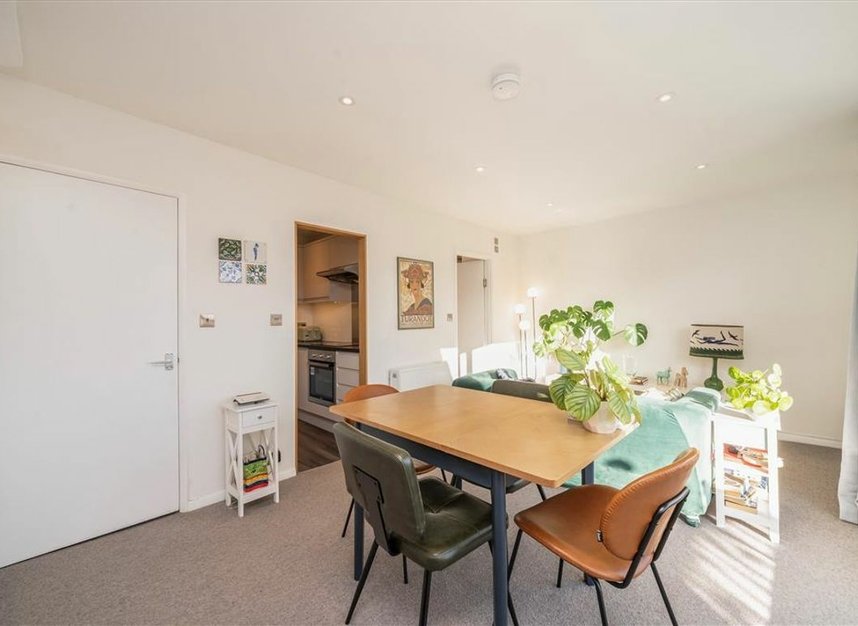 Properties let in Queens Gardens - W2 3AA view4