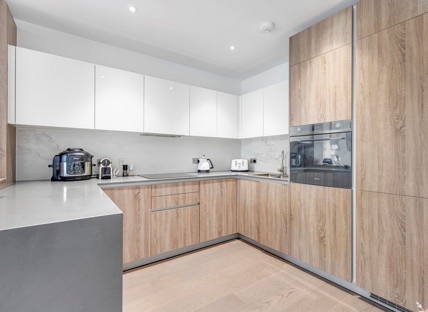 Properties let in Queenshurst Square - KT2 5FW view3