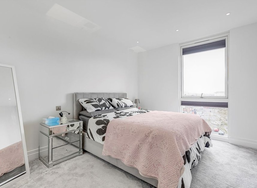 Properties let in Queenshurst Square - KT2 5FW view5