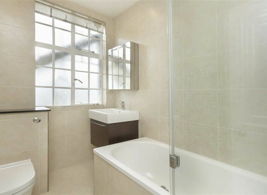 Flat to rent in Queensway, London, W2 (Ref 197194) Dexters