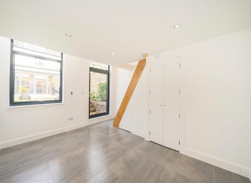 Properties let in Ravensbourne Road - TW1 2DH view6