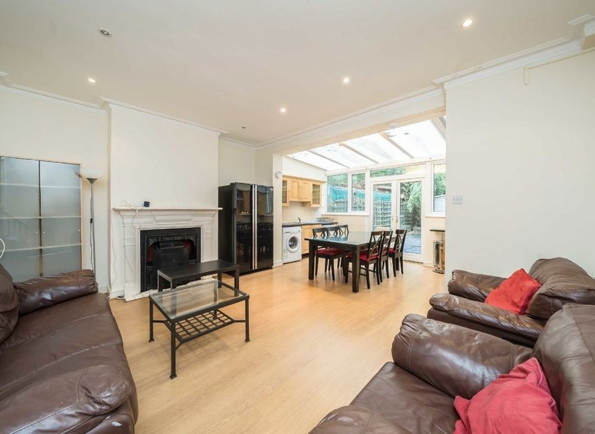 Properties to let in Ravenslea Road - SW12 8RT view2