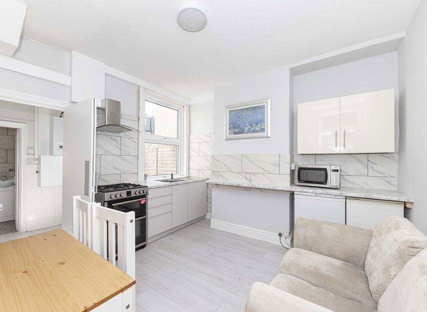 Properties let in Rectory Lane - SW17 9PY view3