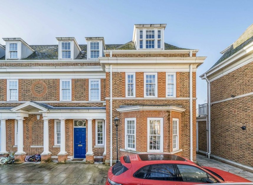 Properties to let in Redcliffe Gardens - W4 3RG view1