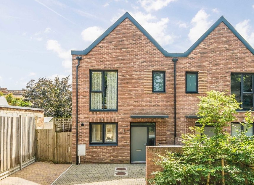 Properties to let in Reynard Way - TW8 9GF view1