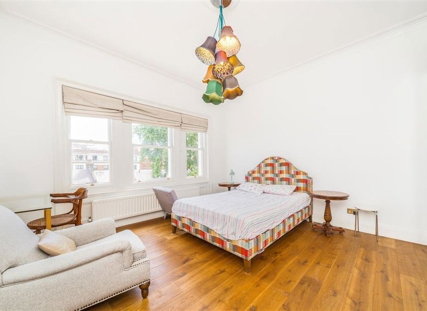 Properties to let in Ridgmount Gardens - WC1E 7AT view4