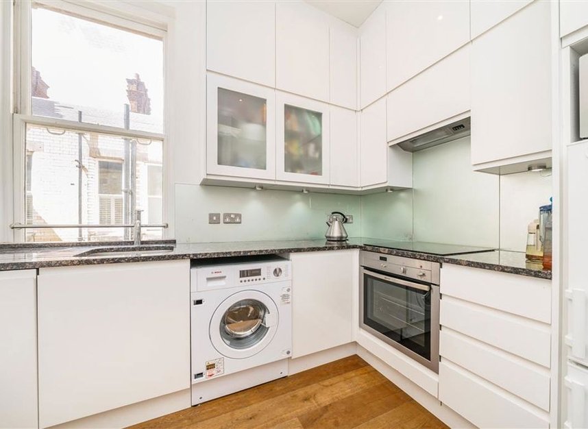 Properties to let in Ridgmount Gardens - WC1E 7AT view3