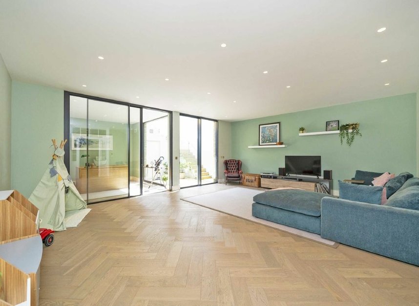 Properties let in Rodenhurst Road - SW4 8AF view6