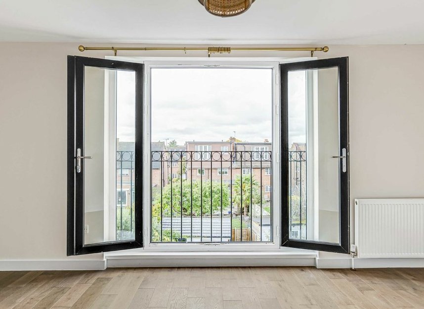 Properties to let in Rothesay Avenue - TW10 5EB view5