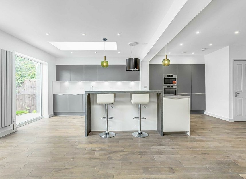 Properties to let in Rothesay Avenue - TW10 5EB view2