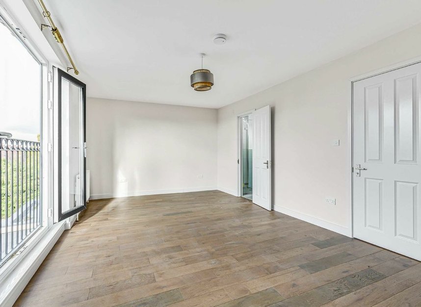 Properties to let in Rothesay Avenue - TW10 5EB view9