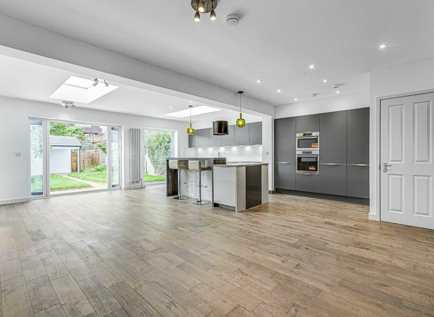 Properties to let in Rothesay Avenue - TW10 5EB view3