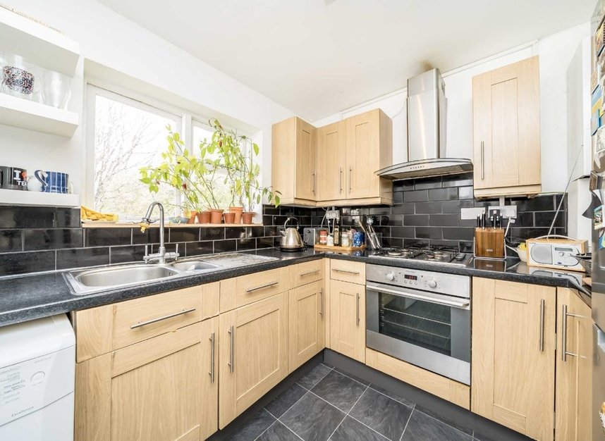 Flat to rent in Rye Hill Park, Peckham, SE15 (Ref 225410) Dexters