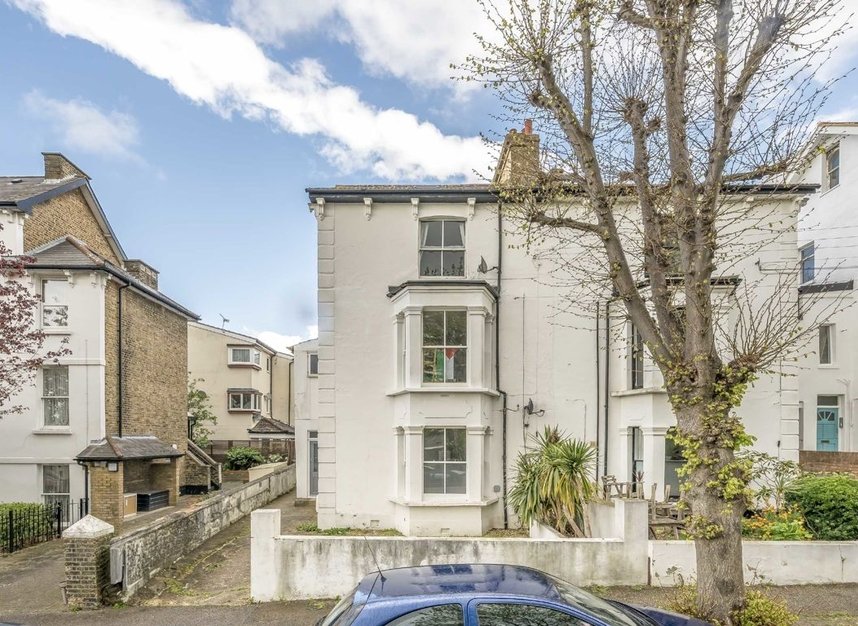 Flat to rent in Rye Hill Park, Peckham, SE15 (Ref 225410) Dexters