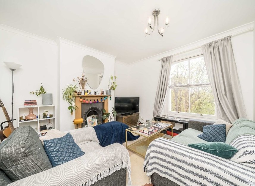 Flat to rent in Rye Hill Park, Peckham, SE15 (Ref 225410) Dexters