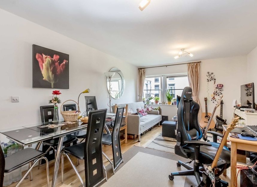 Flat to rent in Scott Avenue, London, SW15 (Ref 211667) Dexters