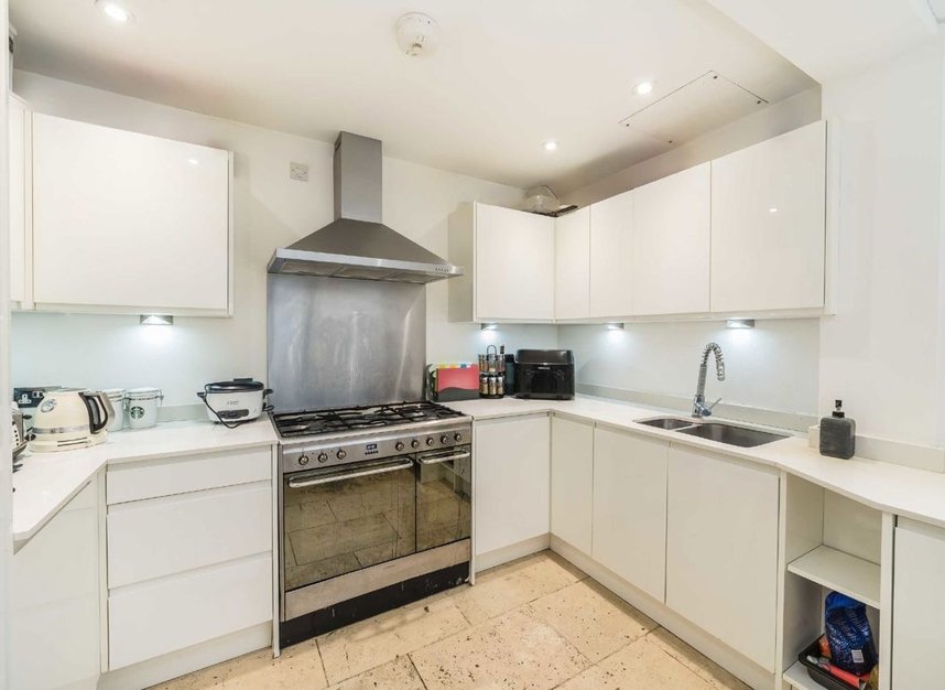 Properties let in Selkirk Road - SW17 0ER view2