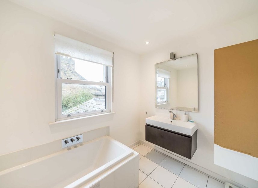 Properties let in Selkirk Road - SW17 0ER view8