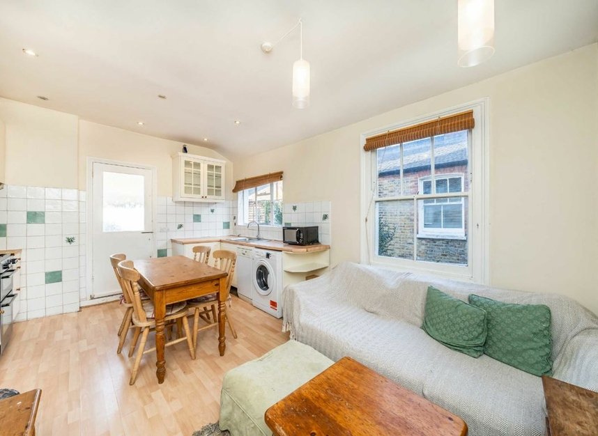 Properties let in Shandon Road - SW4 9HT view2