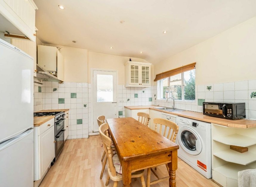 Properties let in Shandon Road - SW4 9HT view3